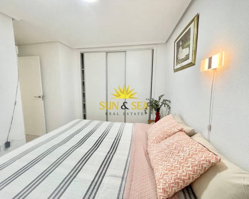 2 sovrum Lägenhet att hyra i Torrevieja med pool - 950 € (Ref: 9453559)