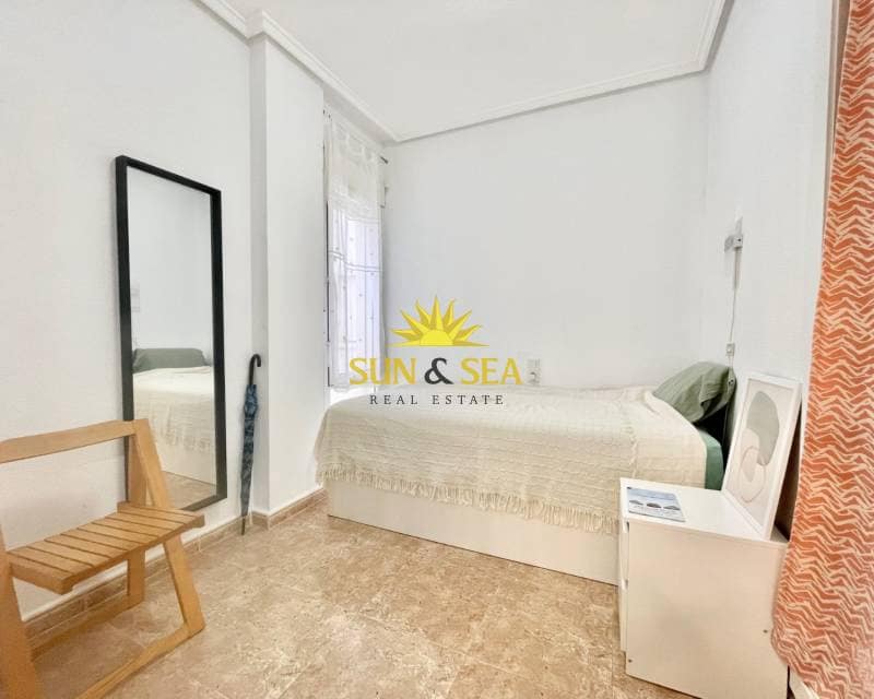 2 sovrum Lägenhet att hyra i Torrevieja med pool - 950 € (Ref: 9453559)