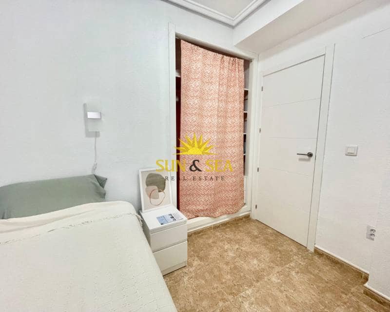 2 sovrum Lägenhet att hyra i Torrevieja med pool - 950 € (Ref: 9453559)