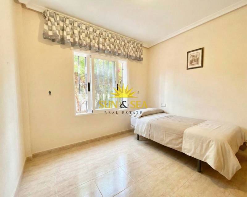 2 bedroom Apartment for sale in Torrevieja with pool - € 150,000 (Ref: 9460642)