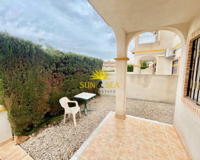 2 bedroom Apartment for sale in Torrevieja with pool - € 150,000 (Ref: 9460642)