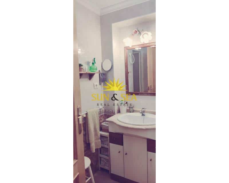 Apartamento de 2 habitaciones en La Manga del Mar Menor en alquiler con piscina - 750 € (Ref: 9460710)