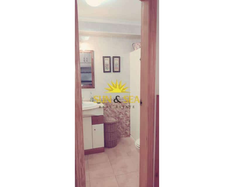 Apartamento de 2 habitaciones en La Manga del Mar Menor en alquiler con piscina - 750 € (Ref: 9460710)