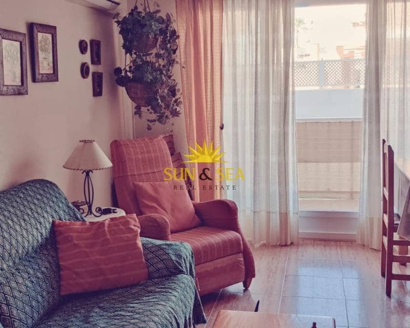 Apartamento de 2 habitaciones en La Manga del Mar Menor en alquiler con piscina - 750 € (Ref: 9460710)