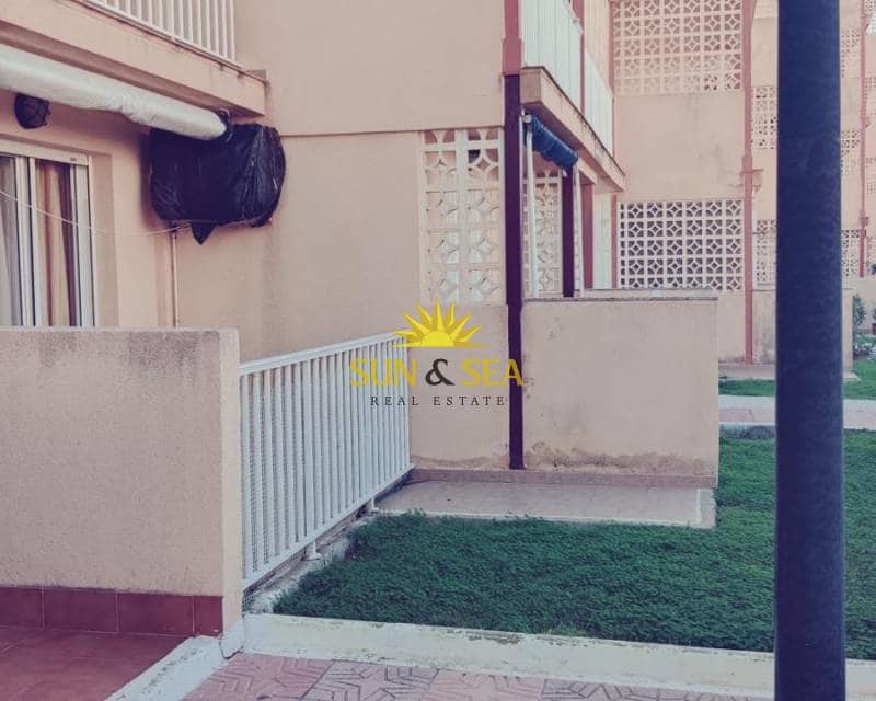 Apartamento de 2 habitaciones en La Manga del Mar Menor en alquiler con piscina - 750 € (Ref: 9460710)