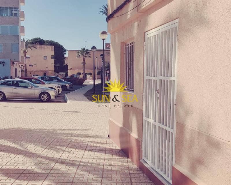 Apartamento de 2 habitaciones en La Manga del Mar Menor en alquiler con piscina - 750 € (Ref: 9460710)