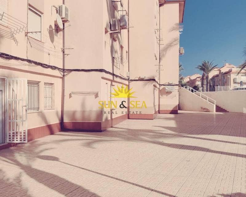 Apartamento de 2 habitaciones en La Manga del Mar Menor en alquiler con piscina - 750 € (Ref: 9460710)