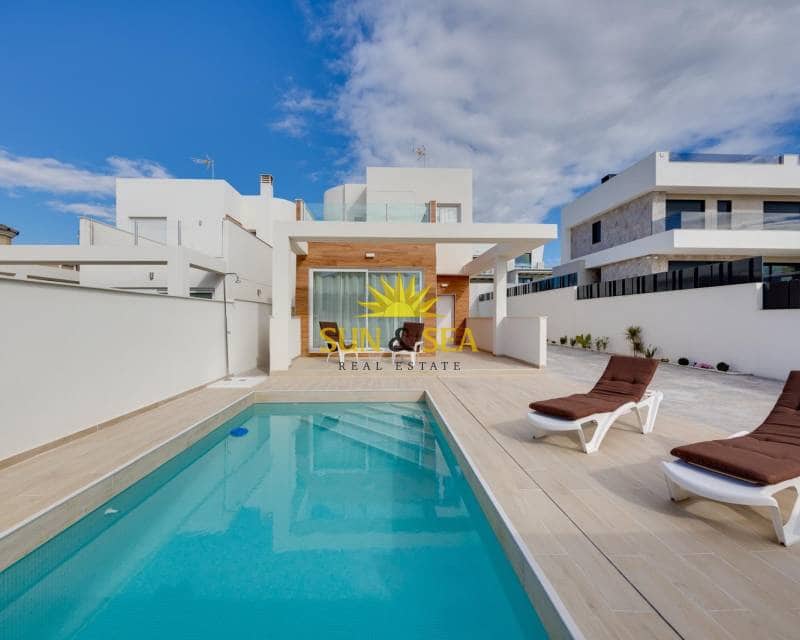 3 bedroom Villa for sale in Aguas Nuevas with pool garage - € 598,000 (Ref: 9464985)