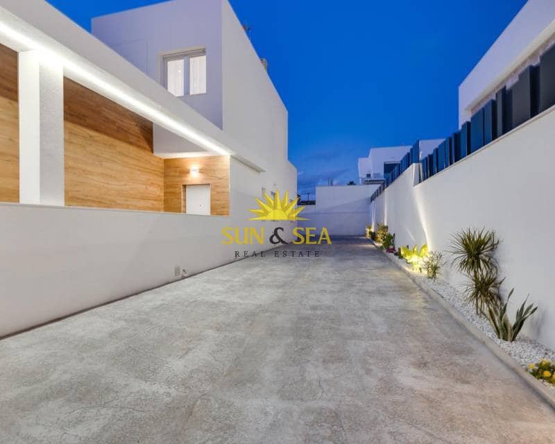 3 bedroom Villa for sale in Aguas Nuevas with pool garage - € 598,000 (Ref: 9464985)