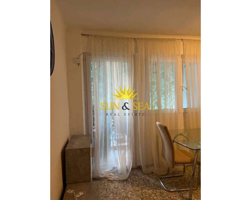 Appartement de 2 chambres à louer à Alicante ville - 1 250 € (Ref: 9466193)