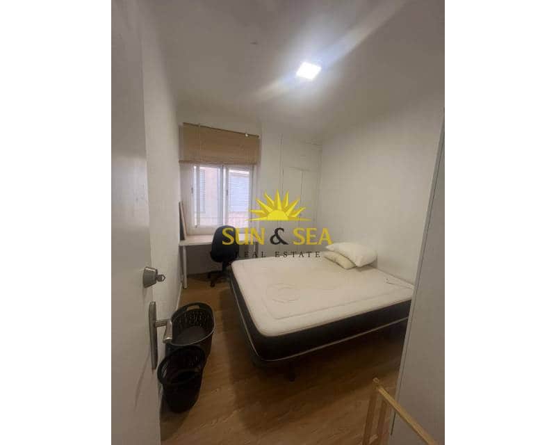 Appartement de 4 chambres à louer à Elche / Elx - 950 € (Ref: 9467781)