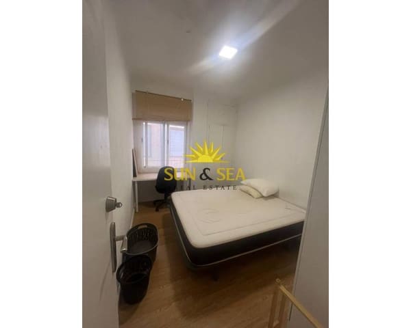 4 slaapkamer Appartement te huur in Centro, Elche / Elx - € 950 (Ref: 9467781)