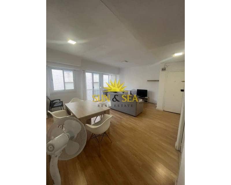 Appartement de 4 chambres à louer à Elche / Elx - 950 € (Ref: 9467781)