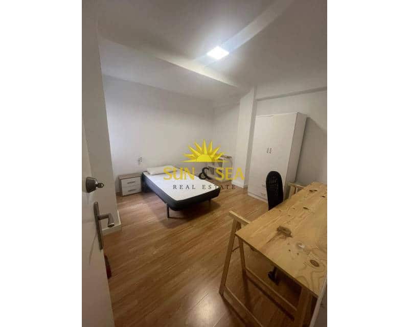 Appartement de 4 chambres à louer à Elche / Elx - 950 € (Ref: 9467781)