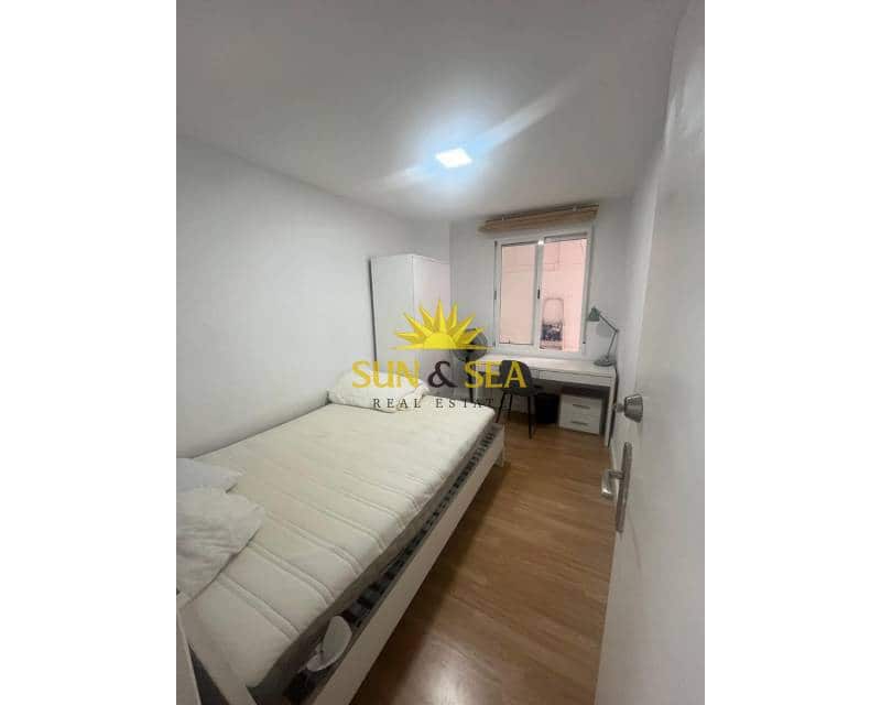 Appartement de 4 chambres à louer à Elche / Elx - 950 € (Ref: 9467781)