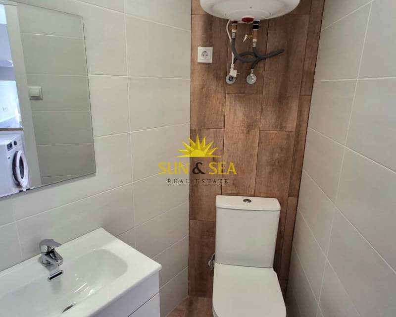 2 slaapkamer Appartement te huur in Alicante stad - € 900 (Ref: 9469930)