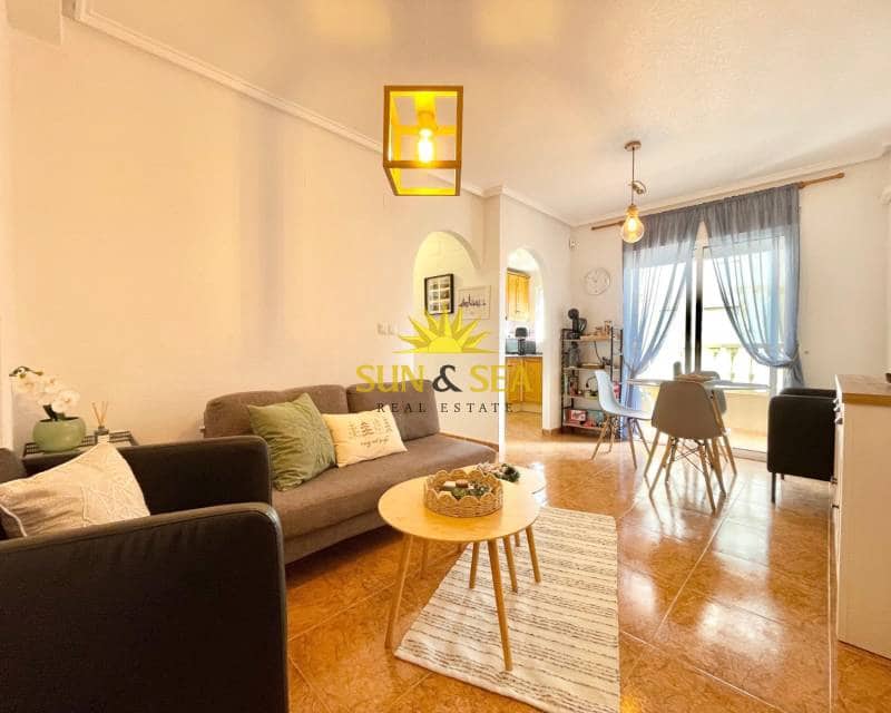 Apartamento de 2 habitaciones en Torrevieja en alquiler - 750 € (Ref: 9471285)