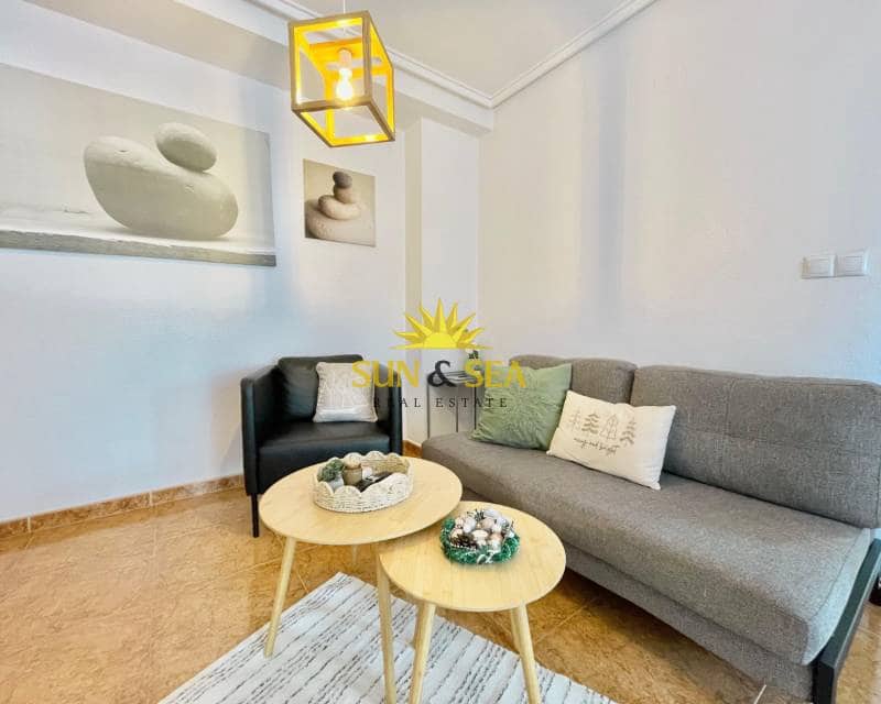 Apartamento de 2 habitaciones en Torrevieja en alquiler - 750 € (Ref: 9471285)