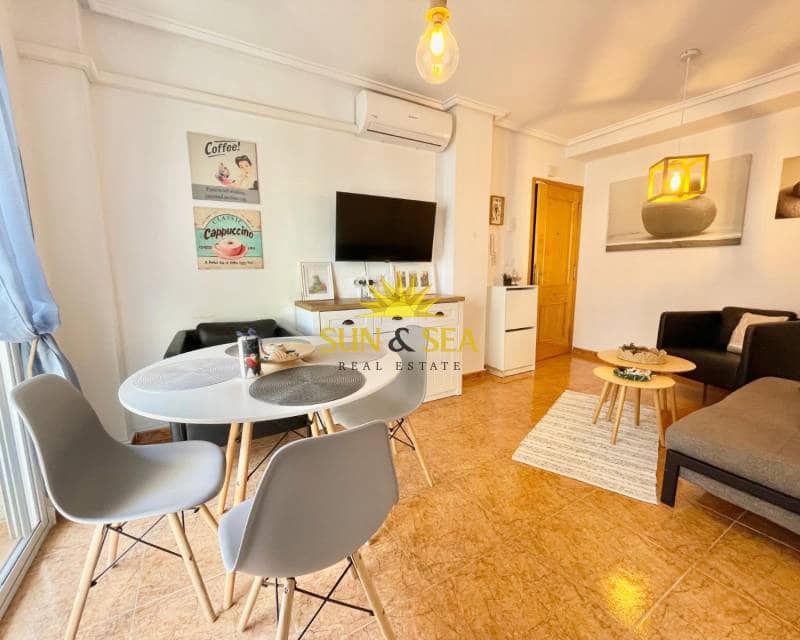 Apartamento de 2 habitaciones en Torrevieja en alquiler - 750 € (Ref: 9471285)