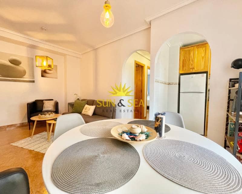 Apartamento de 2 habitaciones en Torrevieja en alquiler - 750 € (Ref: 9471285)