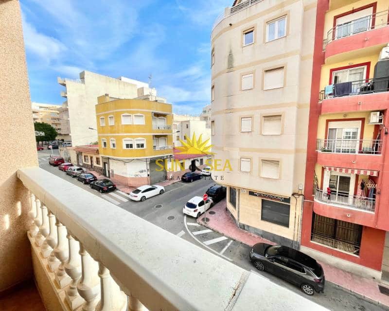 Apartamento de 2 habitaciones en Torrevieja en alquiler - 750 € (Ref: 9471285)