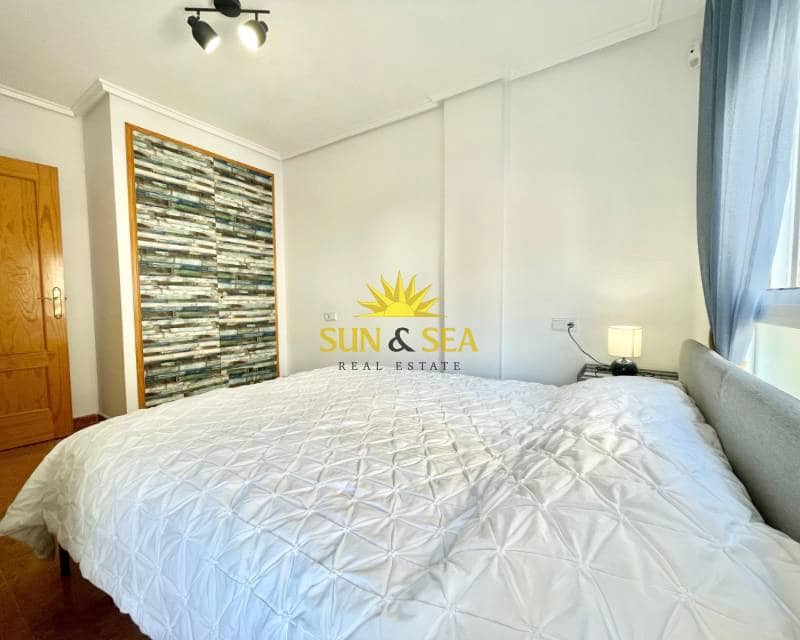 Apartamento de 2 habitaciones en Torrevieja en alquiler - 750 € (Ref: 9471285)