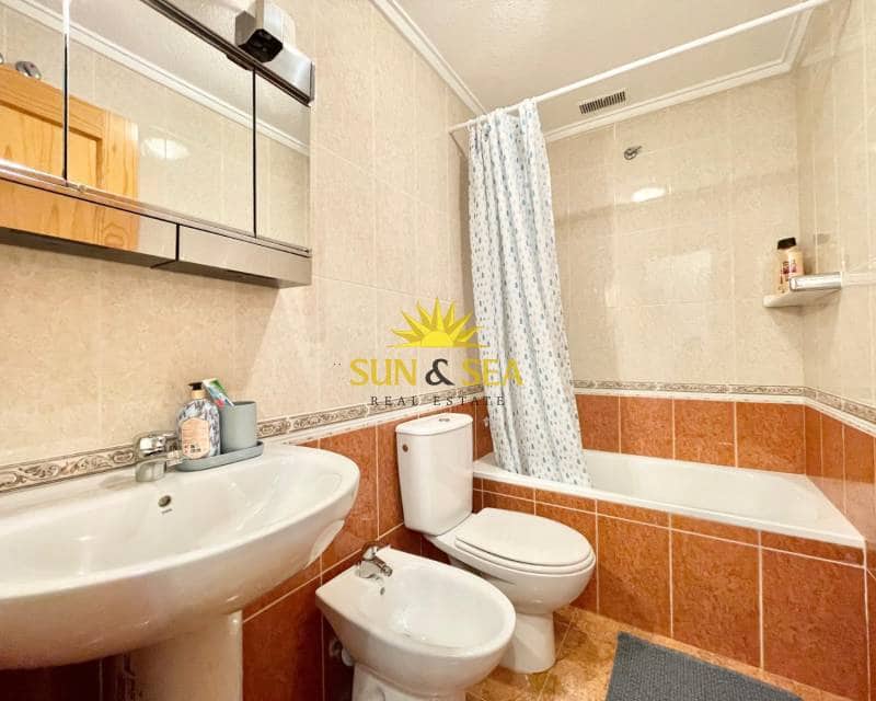 Apartamento de 2 habitaciones en Torrevieja en alquiler - 750 € (Ref: 9471285)