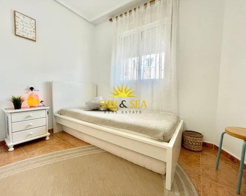 Apartamento de 2 habitaciones en Torrevieja en alquiler - 750 € (Ref: 9471285)