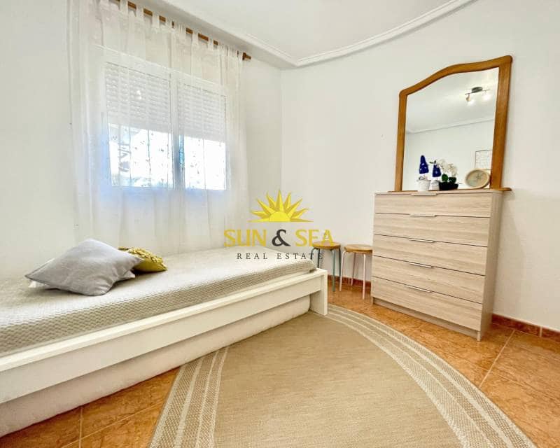 Apartamento de 2 habitaciones en Torrevieja en alquiler - 750 € (Ref: 9471285)