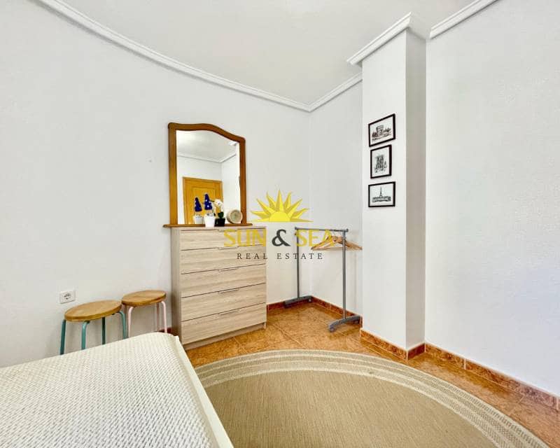 Apartamento de 2 habitaciones en Torrevieja en alquiler - 750 € (Ref: 9471285)