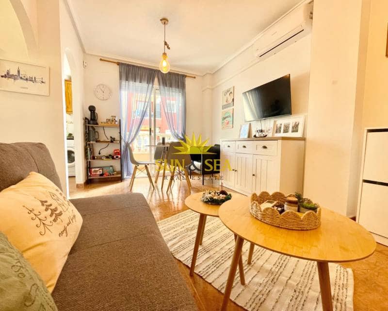 Apartamento de 2 habitaciones en Torrevieja en alquiler - 750 € (Ref: 9471285)