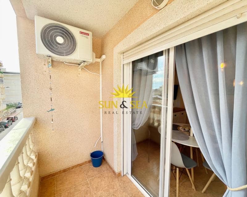Apartamento de 2 habitaciones en Torrevieja en alquiler - 750 € (Ref: 9471285)