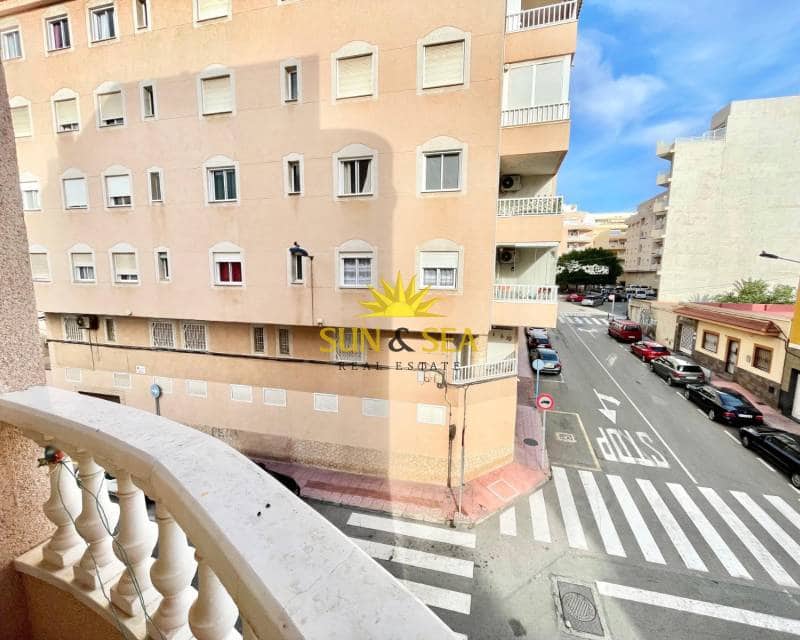 Apartamento de 2 habitaciones en Torrevieja en alquiler - 750 € (Ref: 9471285)