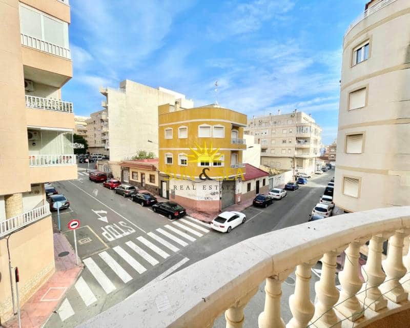 Apartamento de 2 habitaciones en Torrevieja en alquiler - 750 € (Ref: 9471285)