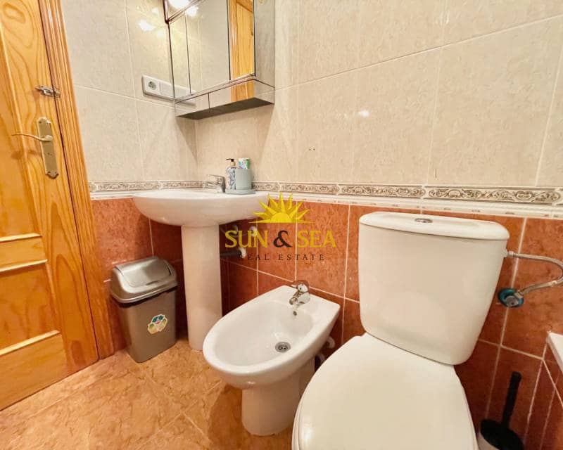 Apartamento de 2 habitaciones en Torrevieja en alquiler - 750 € (Ref: 9471285)