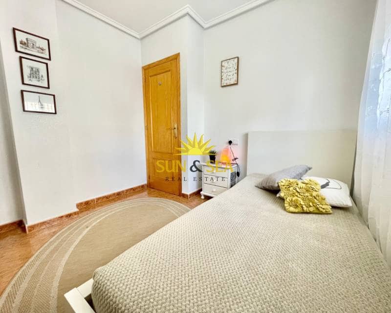 Apartamento de 2 habitaciones en Torrevieja en alquiler - 750 € (Ref: 9471285)