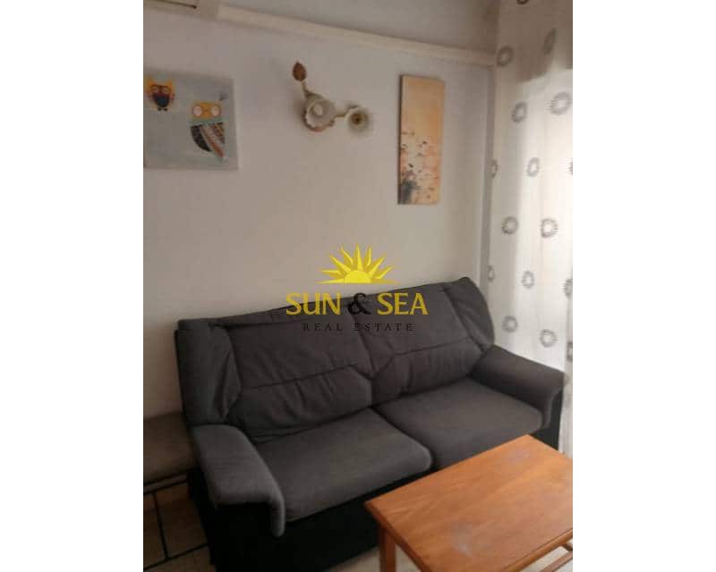 2 makuuhuone Huoneisto vuokrattavana paikassa Torrevieja mukana uima-altaan 
autotalli - 650 € (Ref: 9471658)