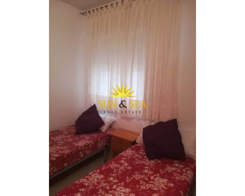 2 makuuhuone Huoneisto vuokrattavana paikassa Torrevieja mukana uima-altaan 
autotalli - 650 € (Ref: 9471658)