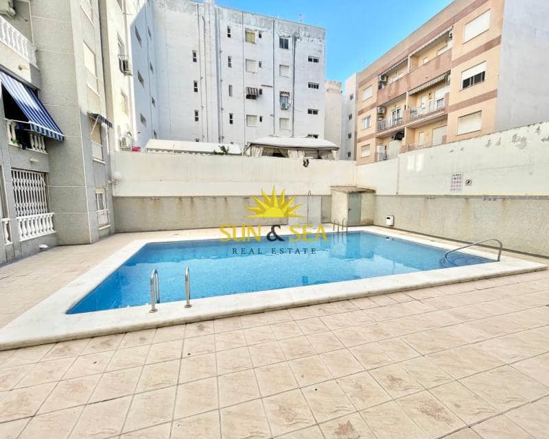 Estudio de 1 habitación en Torrevieja en alquiler con piscina - 700 € (Ref: 9479261)
