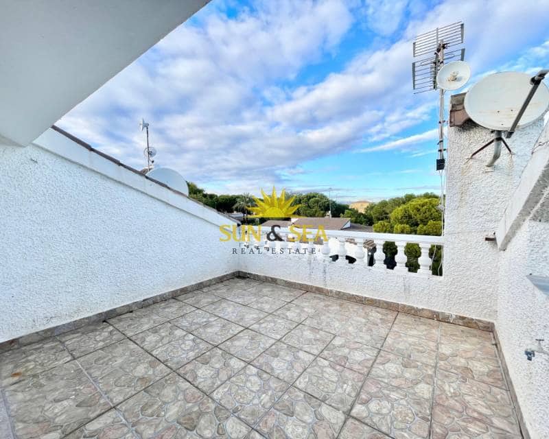 3 bedroom Apartment for rent in Torrevieja with pool - € 800 (Ref: 9479262)