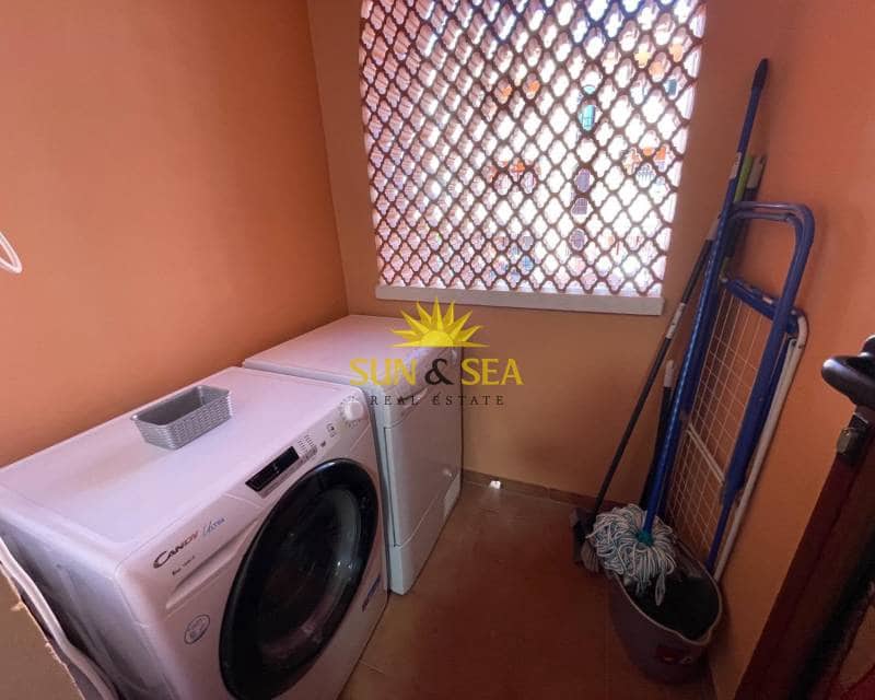 2 Zimmer Apartment zu vermieten in Torrevieja mit Pool - 900 € (Ref: 9479405)