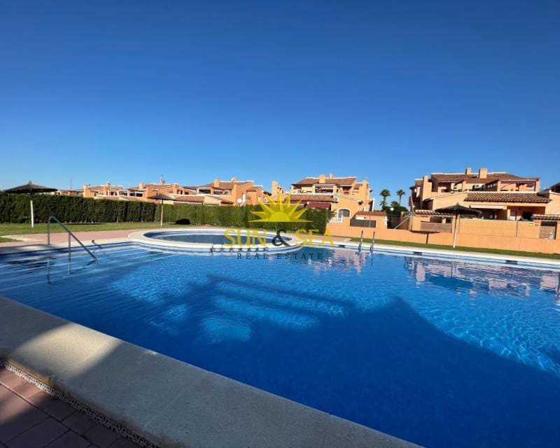 2 Zimmer Apartment zu vermieten in Torrevieja mit Pool - 900 € (Ref: 9479405)