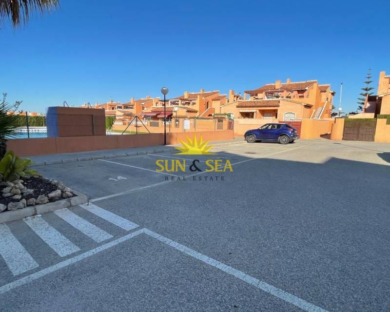 2 Zimmer Apartment zu vermieten in Torrevieja mit Pool - 900 € (Ref: 9479405)