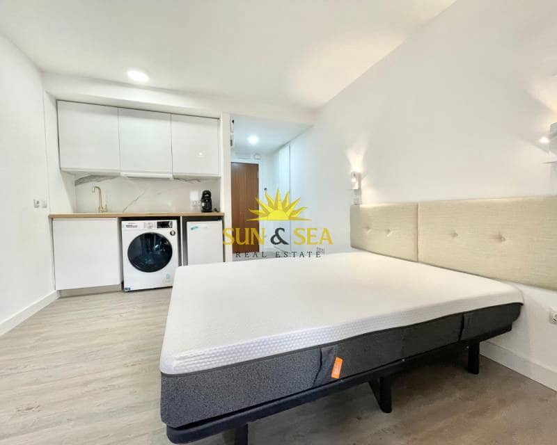 1 soverom Studio til leie i Torrevieja med svømmebasseng - € 700 (Ref: 9479408)