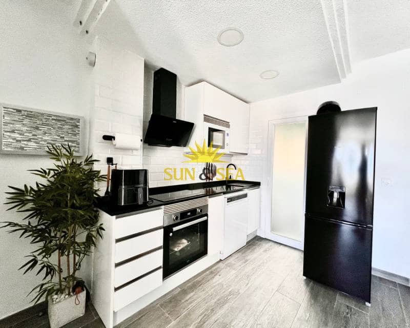 2 quarto Apartamento para arrendar em Torrevieja com piscina - 1 000 € (Ref: 9480738)