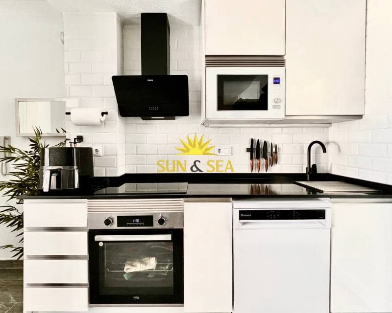 2 quarto Apartamento para arrendar em Torrevieja com piscina - 1 000 € (Ref: 9480738)