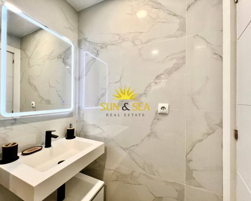 2 quarto Apartamento para arrendar em Torrevieja com piscina - 1 000 € (Ref: 9480738)