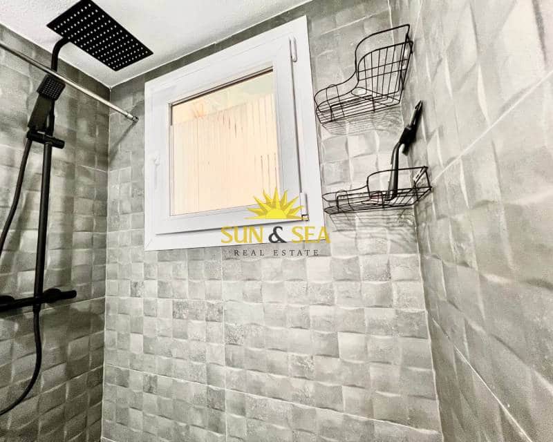 2 quarto Apartamento para arrendar em Torrevieja com piscina - 1 000 € (Ref: 9480738)