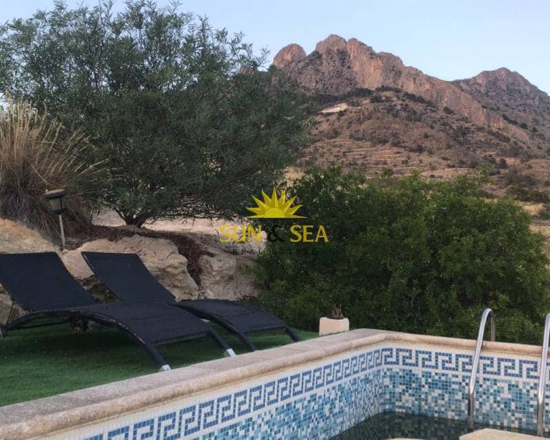 3 bedroom Villa for sale in Busot with pool garage - € 210,000 (Ref: 9481361)