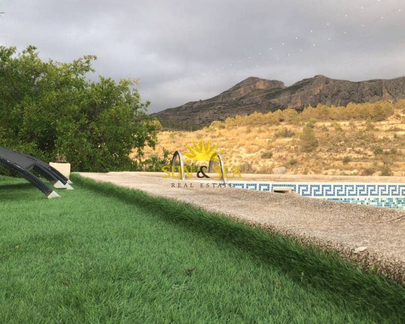 3 bedroom Villa for sale in Busot with pool garage - € 210,000 (Ref: 9481361)